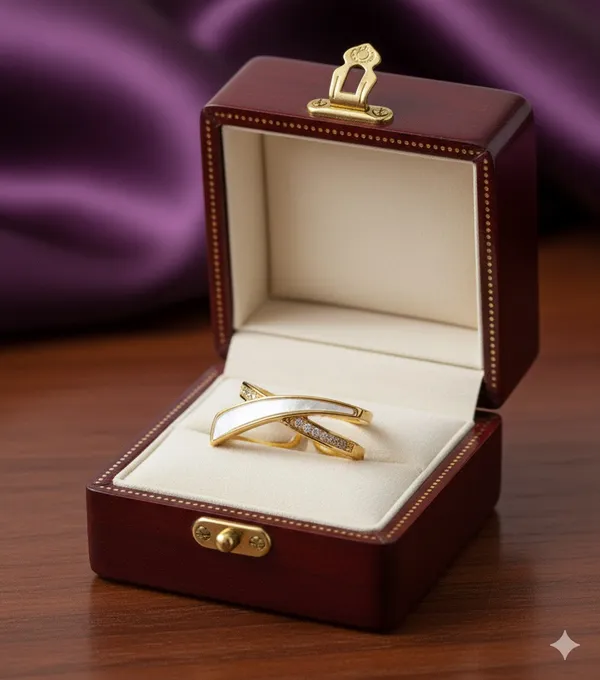Gold_Crossed_Radiance_Ring_For_Women